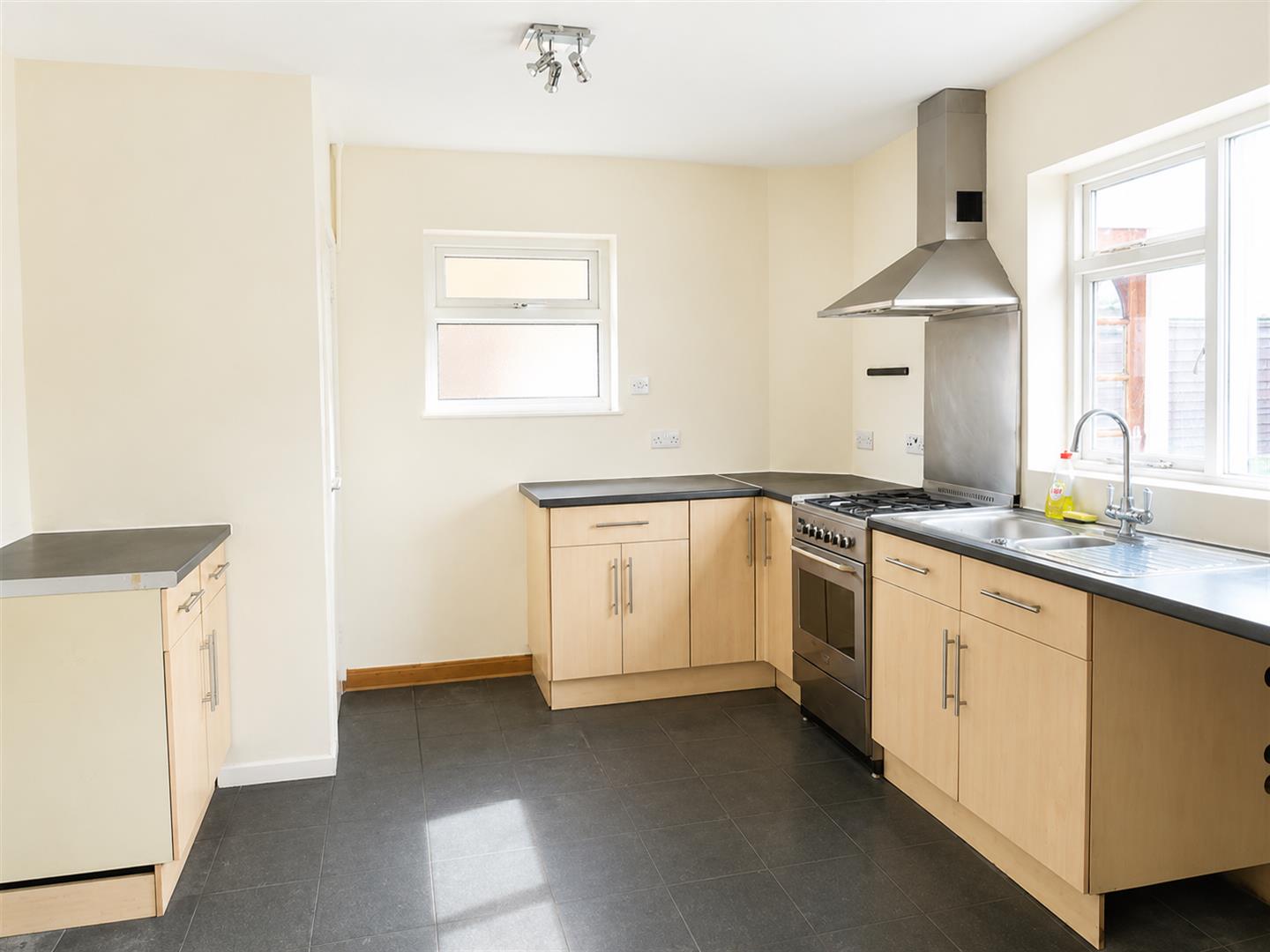 8 Burnell Close, Shrewsbury, SY3 0PW To Let